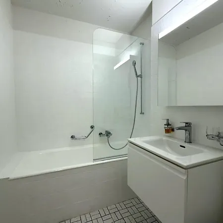 Mayenzett 33 לויקרבאד