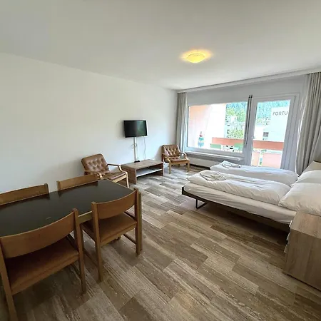 Mayenzett 33 لوكباد